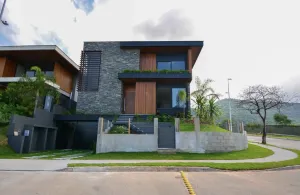 Casa de Alto Padrão na Lagoa da Conceição