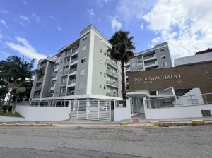 Apartamento de 2 quartos no Centro de São José com pisc