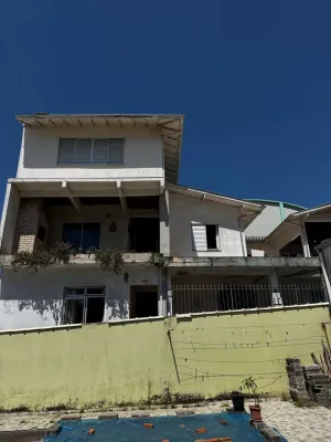 Vendo casa 2 quartos +  um apartamento + kitinet + um cômodo