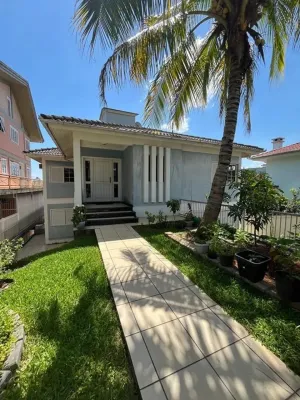 Casa 04 dormitórios