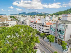 Apartamento 2 Dormitórios com Garagem em Canasvieiras - Ótima Localização
