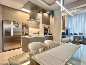 2 quartos sendo 1 suíte -ENORME- 2 VAGAS - ACADEMIA ETC. - Estreito - Florianópolis - SC