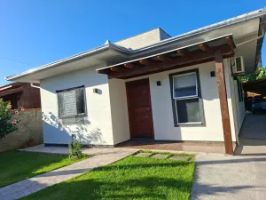 Casa moderna e linda com 2 casas no mesmo terreno em Vila nova