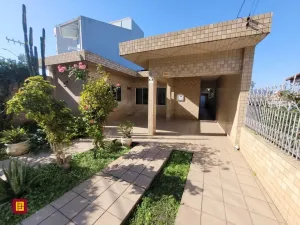 CASA 3DORM PRÓXILO A BEIRA MAR BAIRRO BAKLNEÁRIO