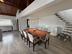Casa para venda em Sambaqui com 4 quartos, sendo 3 suítes , 227m²