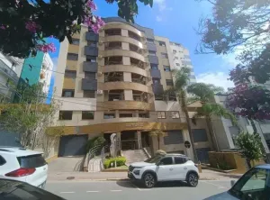 Apartamento com 3 dormitórios sendo 1 suite, 2 garagens - no centro de Florianópolis