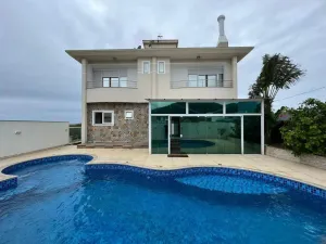 Casa - 3 dormitórios - 3 Suítes - localizado em Florianópolis / Ingleses REF: DW616058