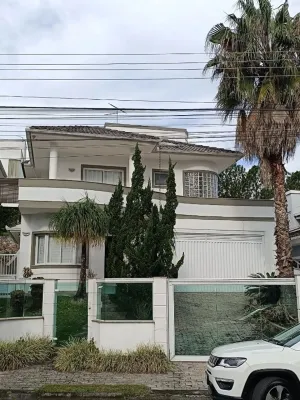 Casa 3 suítes com 240m² no Bairro Pedra Branca, Palhoça/SC