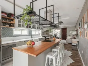 Casa Alto Padrão no Campeche | 3 Dormitórios | Rooftop Exclusivo | Financiavel - Florianóp