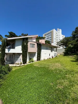 Linda casa à venda no Centro de Criciúma