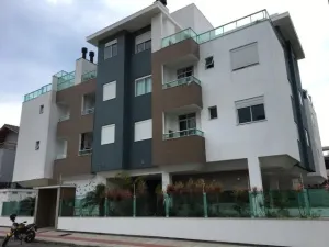 Apt 2 quartos sendo uma suíte-Rio Tavares loteamento Reefifi apenas 300 m da praia