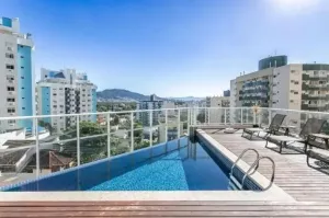 Apartamento à venda com 2 dormitórios (1 suíte), andar alto e vista livre