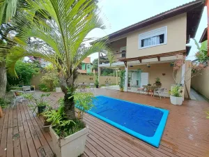 Sobrado 3 SUÍTES, 240 m² área privativa, piscina,  2 vagas cobertas,Rio Tavares - Florianó