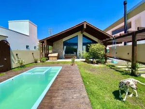 Casa Térrea com Piscina 3 dormitorios