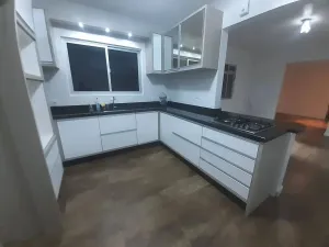 Vendo casa com 5 dormitórios em excelente localização em Barreiros!