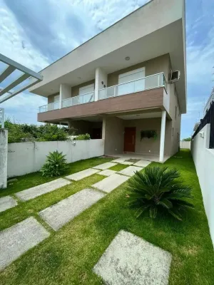 Casa no Campeche a Poucos Metros do Mar - 3 Dormitórios em Região Nobre.