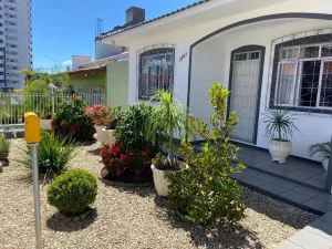 VENDA: Casa 3 Quartos sendo 1 Suíte, 1 Vaga, 250m², Barreiros, São José - SC