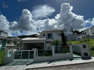 Casa com 3 suítes na Pedra Branca