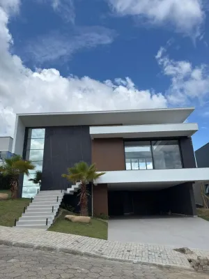 Casa 03 suítes de alto padrão no Condomínio Garden Ville em Criciúma