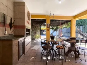 Casa 3 dorm Localizada no centro TODA EM LAJE criciúma ACEITA troca Apto de menor valor