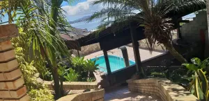 Casa  4 dormitórios com vista mar de todos os cômodos-- São José - SC