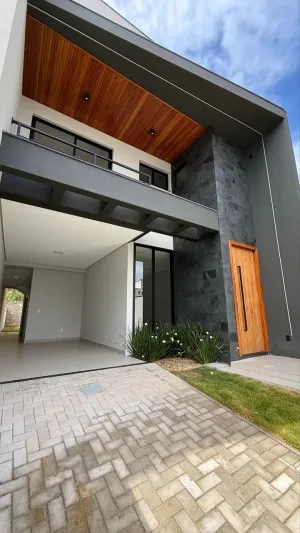 CASA NOVA. 3 quartos, 1 suíte com amplo closet e quintal.