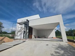Térrea para venda possui 192 metros quadrados com 3 quartos em Canasvieiras - Florianópoli