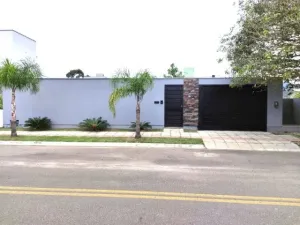Casa Térrea com 2 quartos e amplo quintal em Condomínio - Rio Vermelho