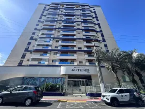 Amplo apartamento à venda no Residencial Arthemis  Campinas, São José/SC