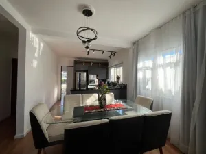 linda casa no Bom Viver com 3 quartos, 1 suíte, piscina aquecida e placas solar