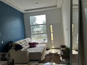 casa ampla,bem localizada,próxima ao centro da cidade,rua sem saída,calma.