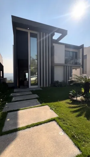Casa de Alto Padrão no Condomínio Reserva Santa Maria – Jandira/SP