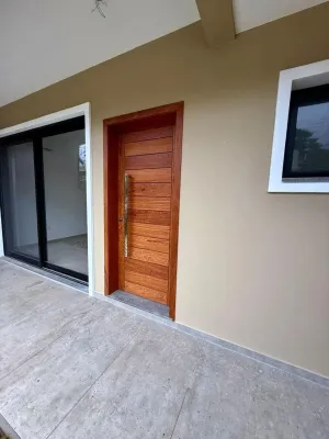 Casa à Venda em Garopaba-SC: Sobrado no Panorâmico - 3 quartos, 1 suíte, 2 salas, 3 banhei