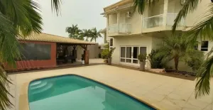 Casa 3 dormitórios COM SALA COMERCIAL e piscina próxima ao centro de Forquilhinha SC