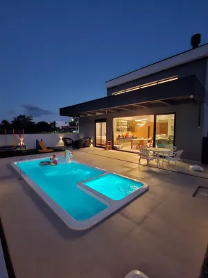 Casa Com Piscina em Condomínio Fechado