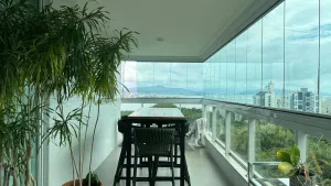 Apartamento à venda  3 suítes- 2 vagas de garagem- Centro - Florianópolis/SC.