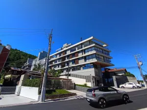 Apartamento de 1 suíte frente mar em Jurerê