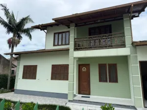 Casa para venda em Maciambu com 5 quartos , 150m²