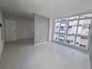 Apartamento com 2 Dormitórios (1 Suíte) e 2 Vagas no Centro de Florianópolis