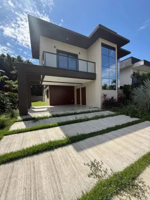 CASA DE ALTO PADRÃO EM CONDOMÍNIO EXCLUSIVO COM ACESSO À PRAIA, 4 dormitórios, sendo 3 suí